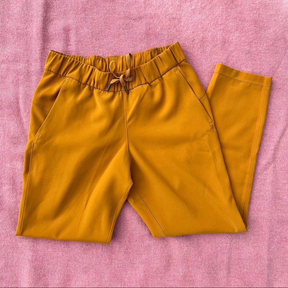 Lululemon Woven Fool’s Gold On The Fly Pants